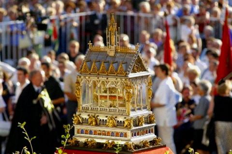 Il reliquario della Sacra mano destra - preparazione della processione